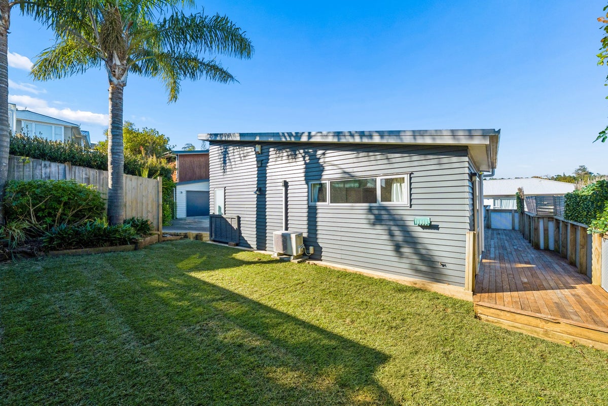 8A Norman Road, Titirangi, Auckland - Carousel 2