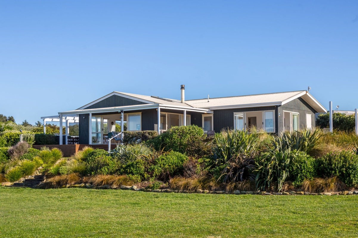 6 Beach Road, Flat Point, Masterton - Carousel 1