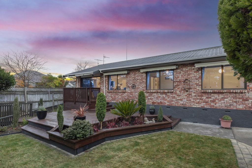 2/73 Mays Road, St Albans, Christchurch - Carousel 1