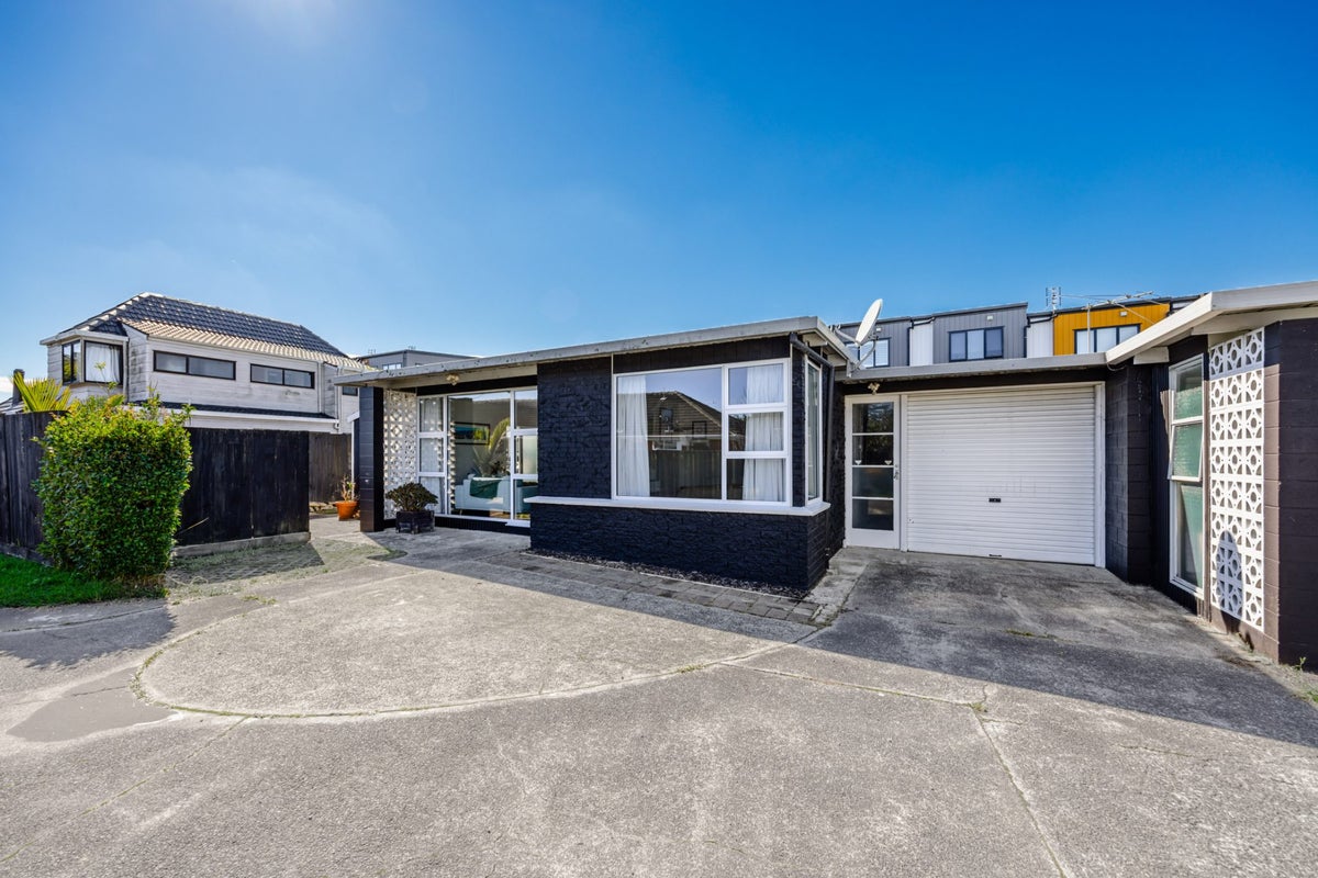 1/132 Onewa Road, Northcote, Auckland - Carousel 1