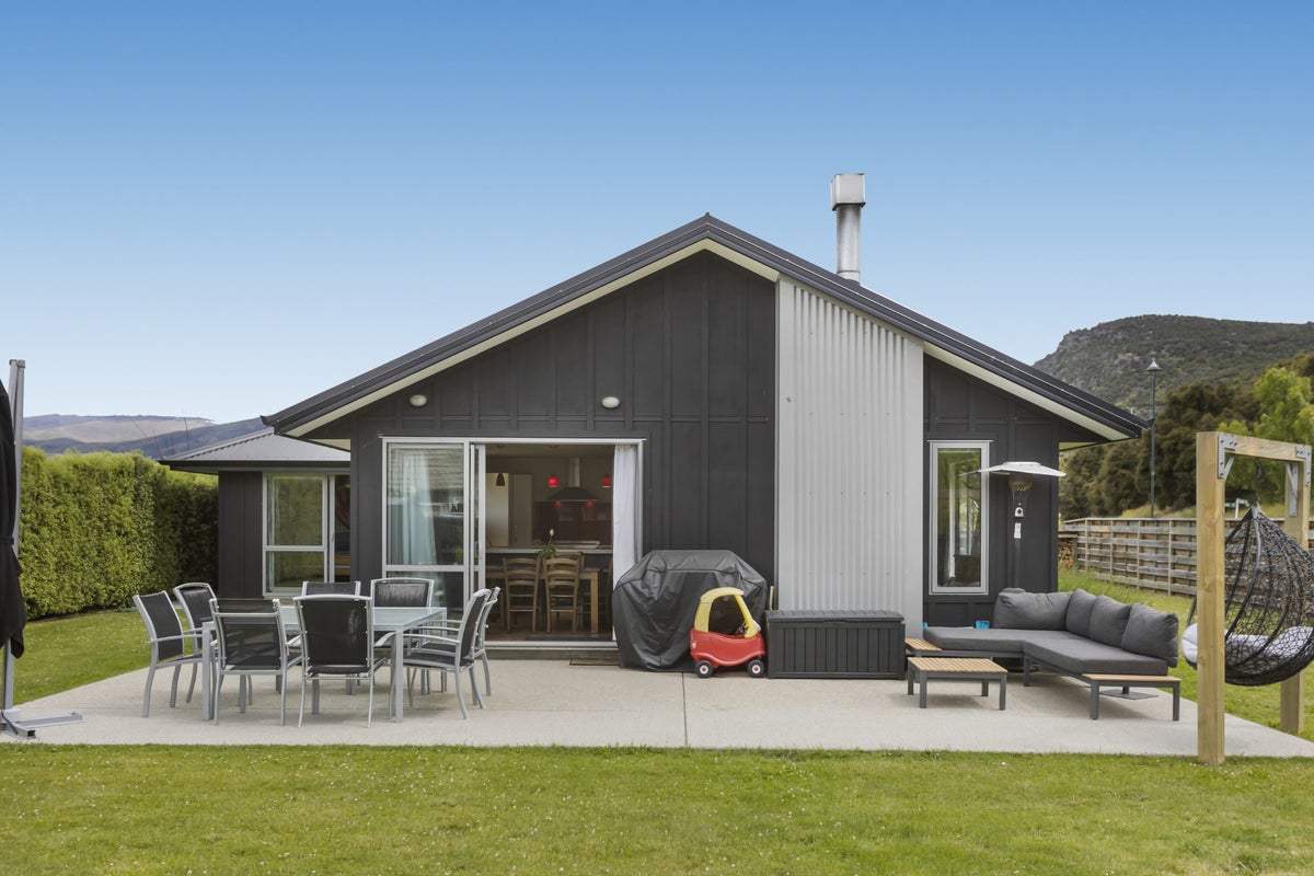 10 Rifleman Street, Albert Town, Wanaka - Carousel 2