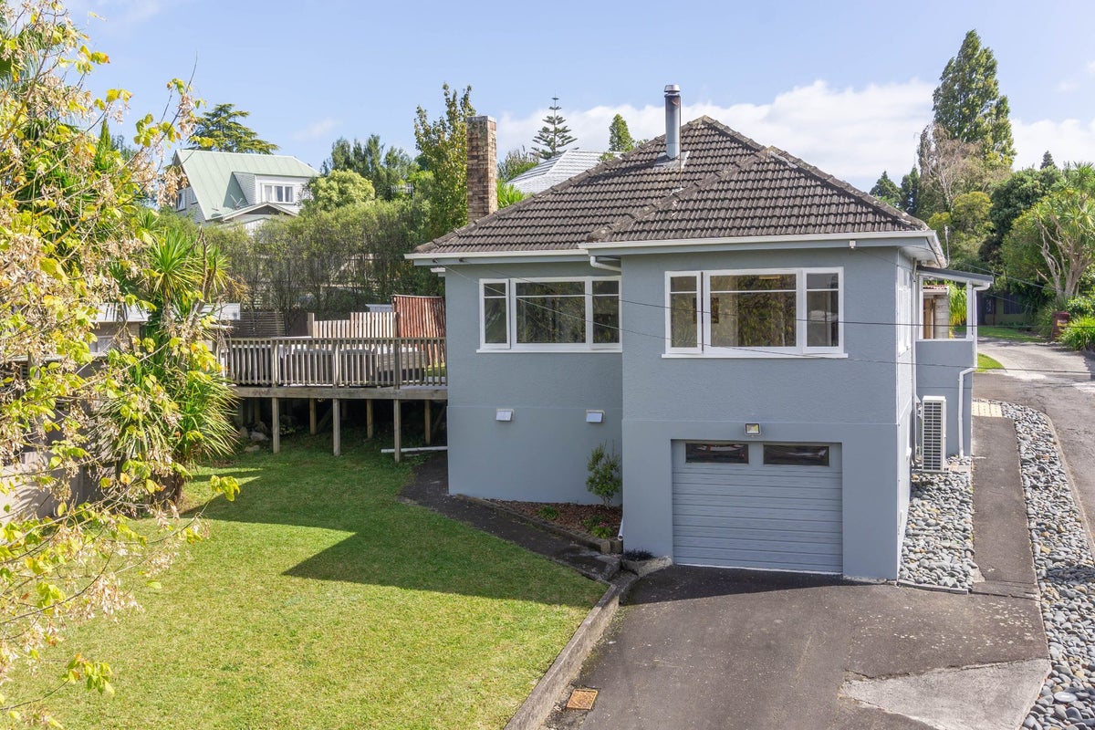 122 Maeroa Road, Maeroa, Hamilton - Carousel 1