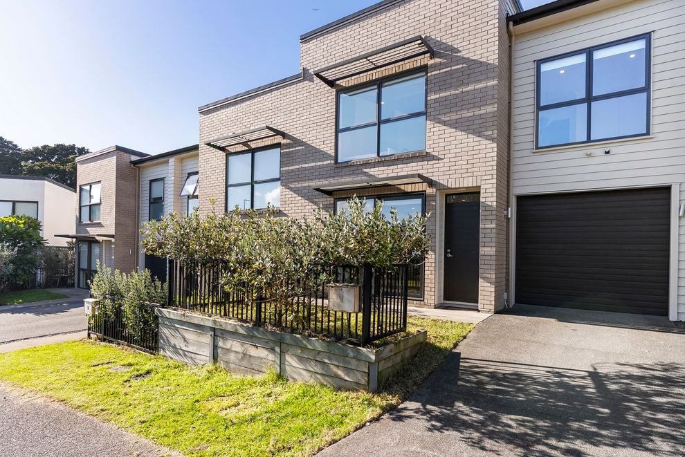 51 Matairangi Avenue, Totara Heights, Auckland - Carousel 1