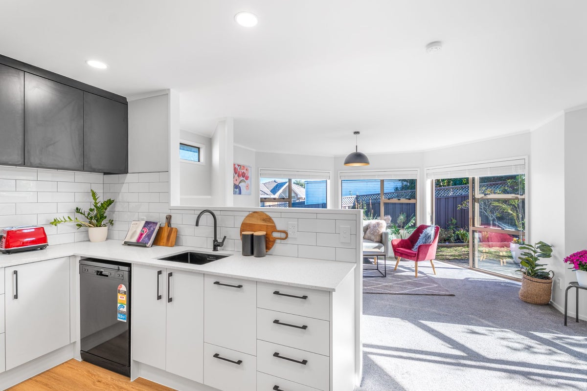 31 Richardson Road, Mount Albert, Auckland - Carousel 2