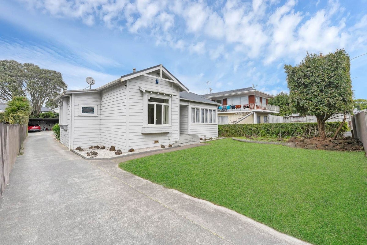 802 New North Road, Mount Albert, Auckland - Carousel 1
