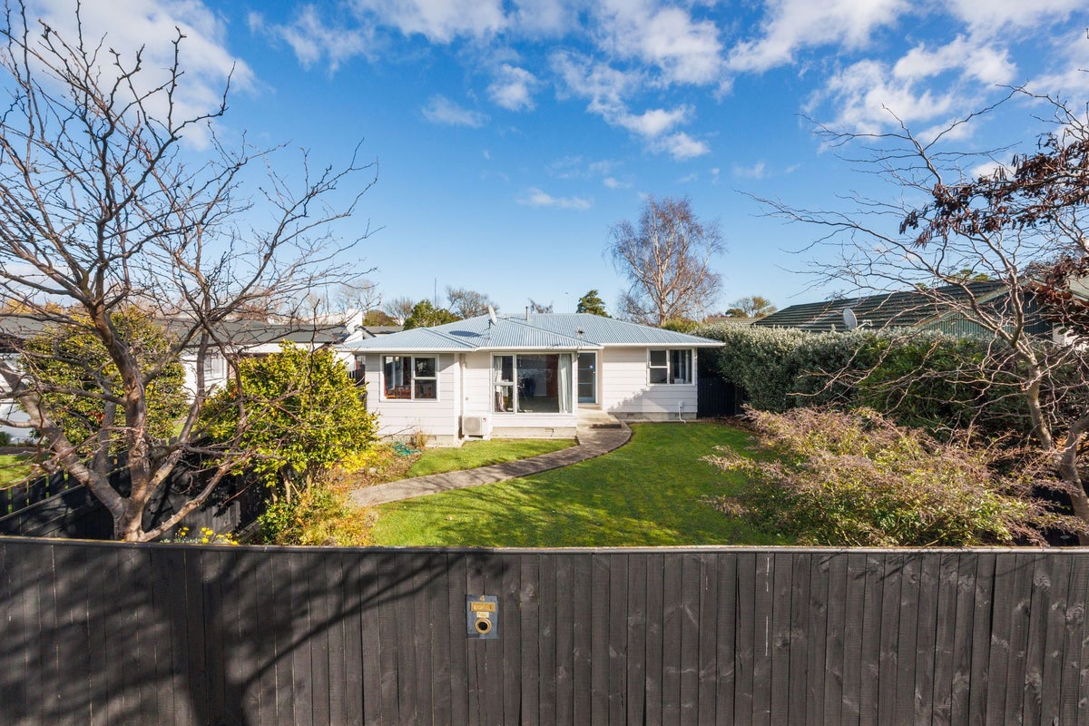 4 Acacia Street, Kelvin Grove, Palmerston North - Carousel 1