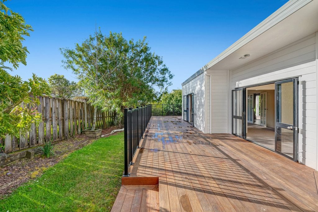 13 Bronzewing Terrace, Unsworth Heights, Auckland - Carousel 2