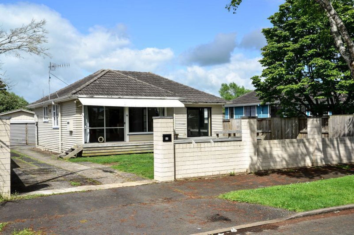 42 Montgomery Crescent, Bader, Hamilton - Carousel 2