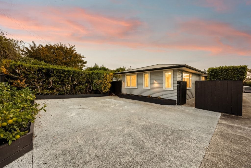 11 Whites Way, Ellerslie, Auckland - Carousel 2