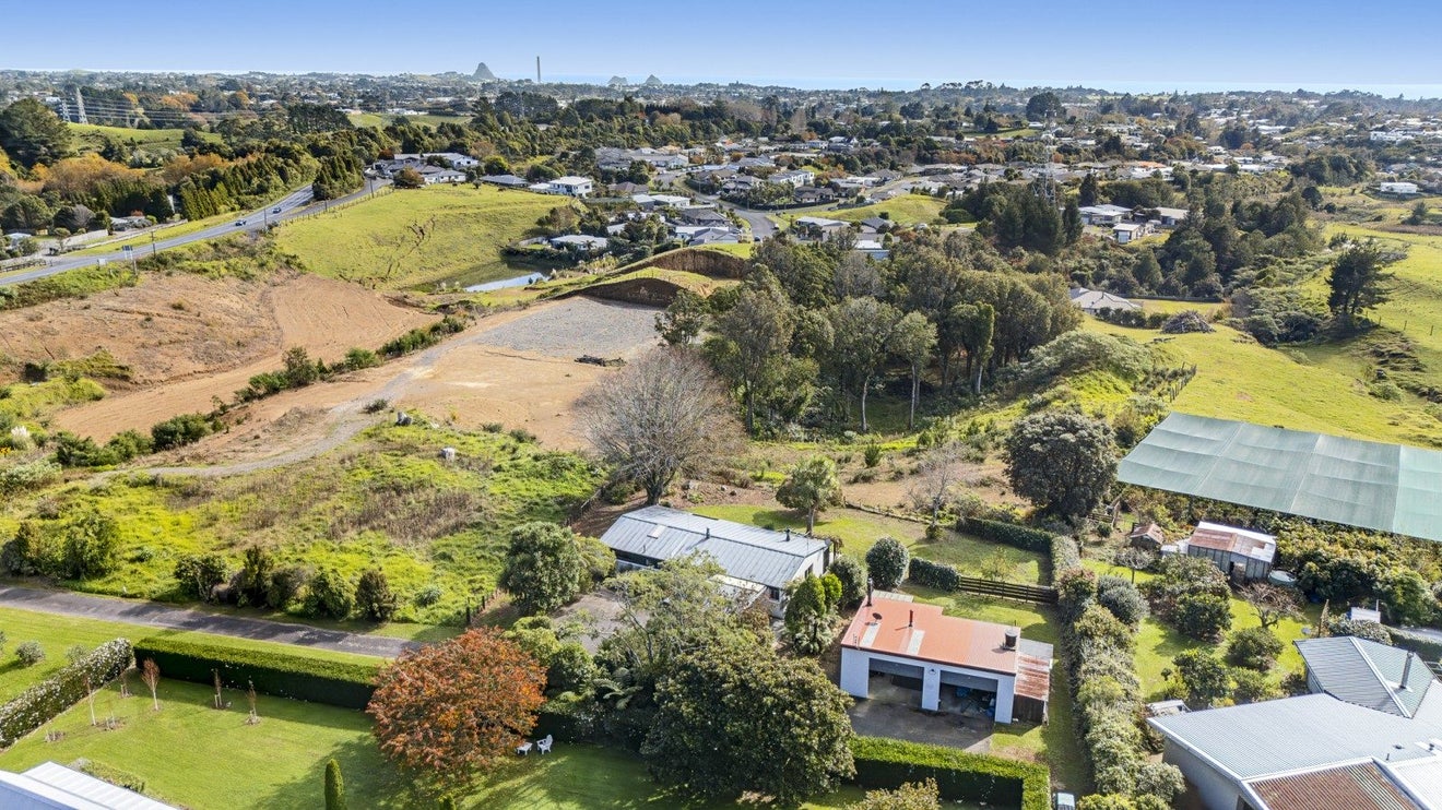 20 Portland Drive, Mangorei, New Plymouth - Carousel 35