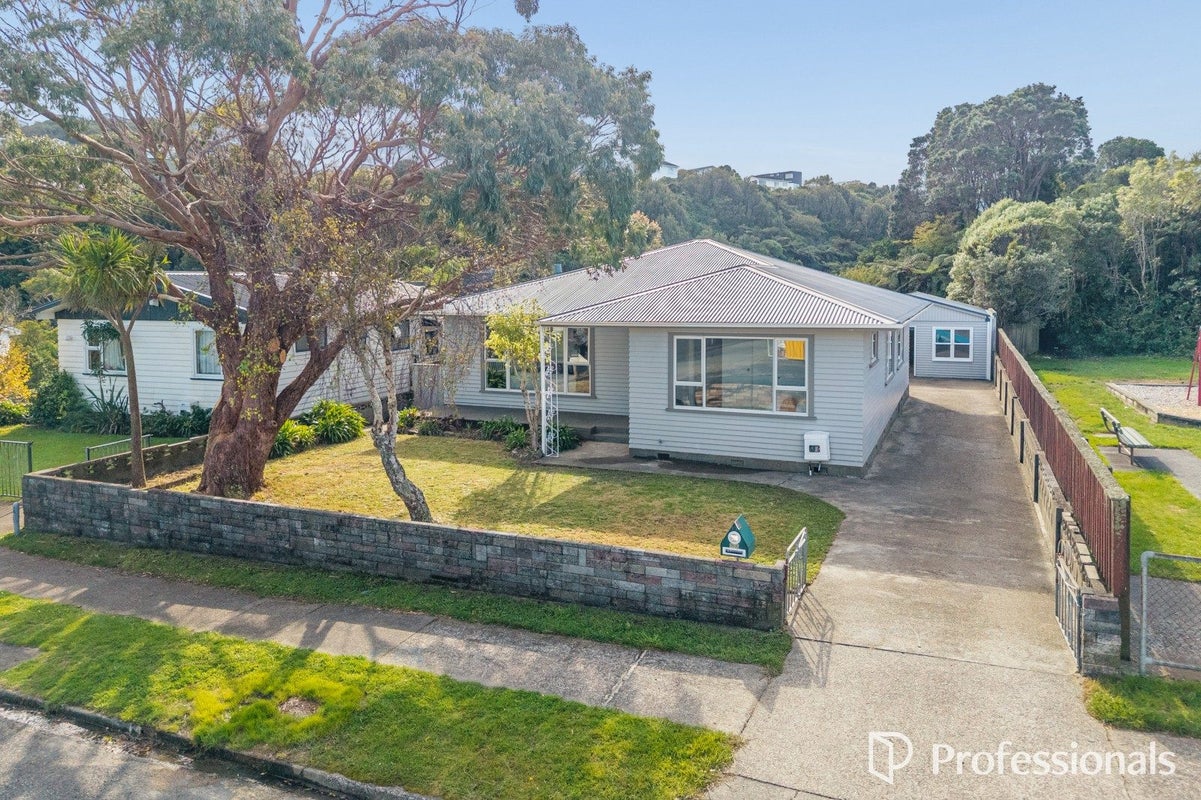 19 Holly Grove, Maungaraki, Lower Hutt - Carousel 1