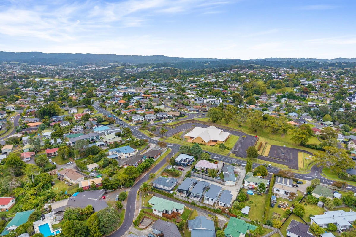 6 Longview Rise, Massey, Auckland - Carousel 21
