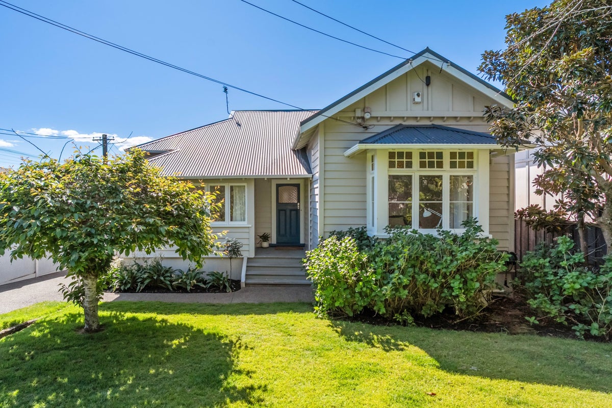 31 Allendale Road, Mount Albert, Auckland - Carousel 1