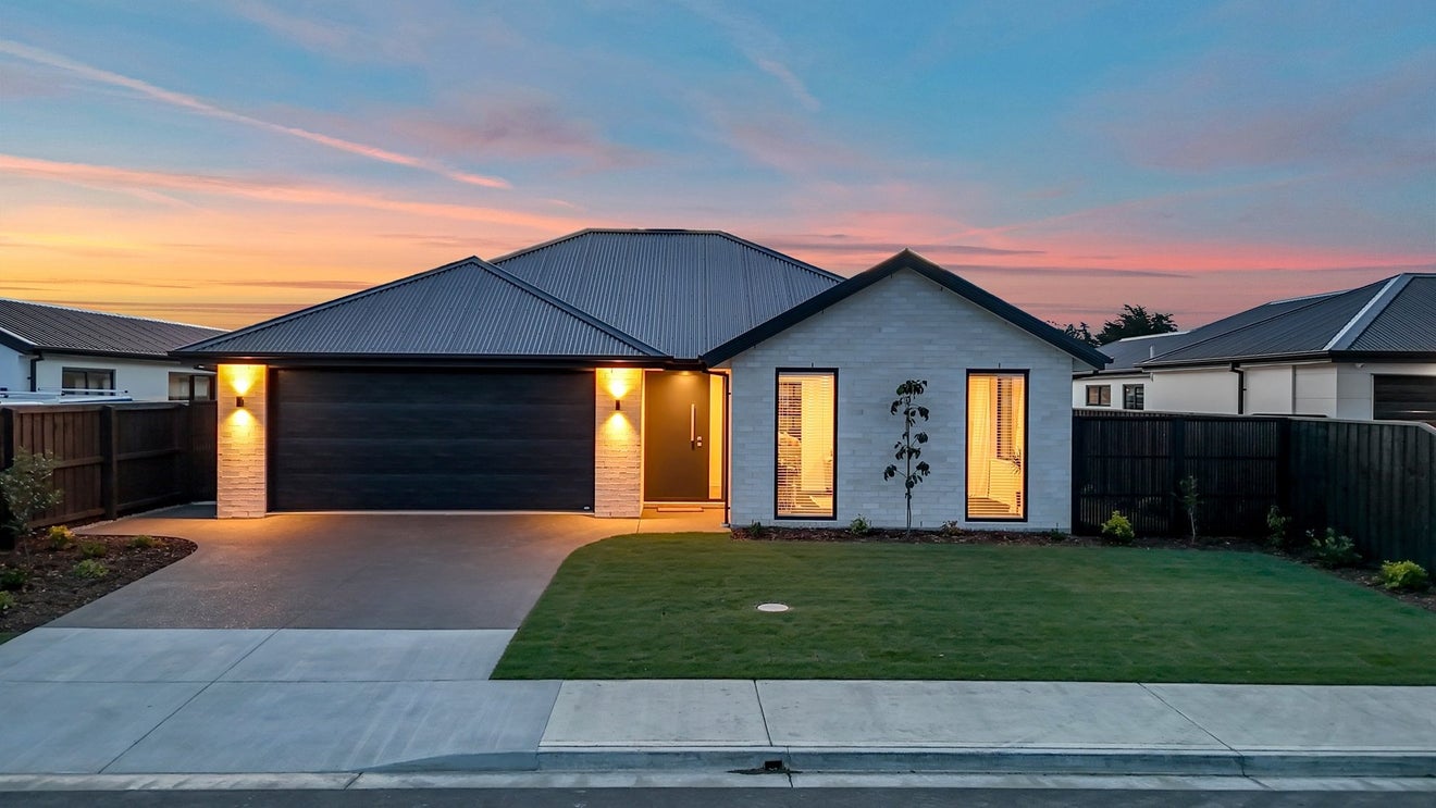 29 Weaver Street, Woodend, Woodend - Carousel 1