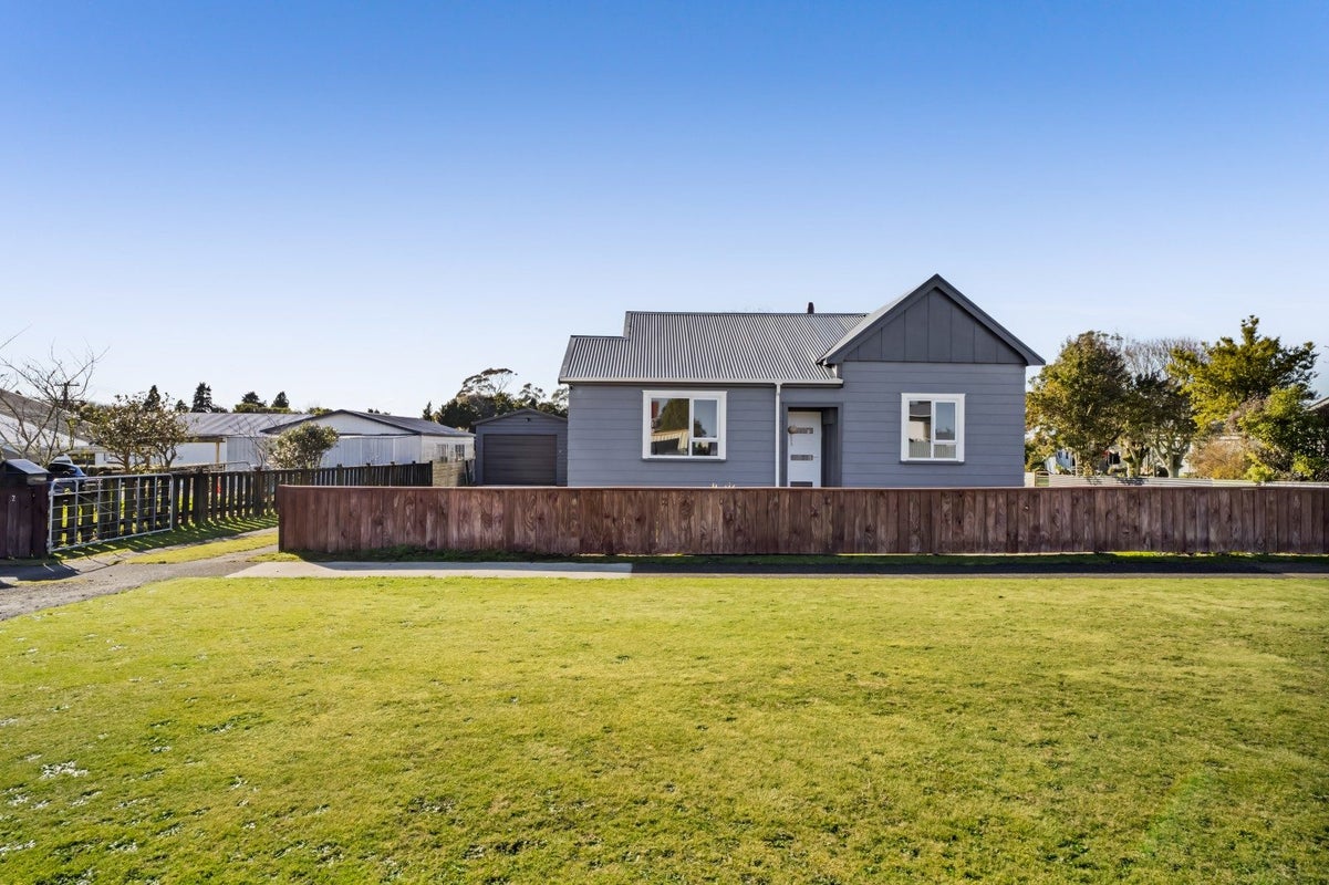 2 Orlando Street, Stratford, Stratford - Carousel 1