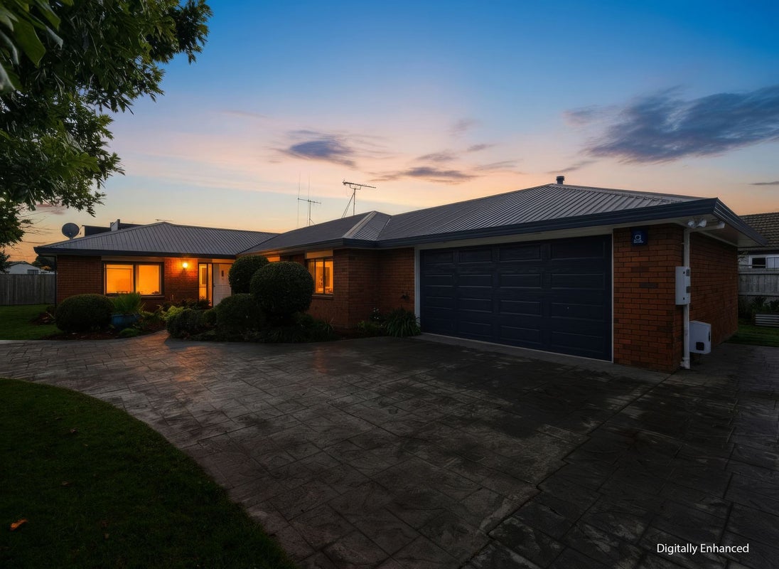 2 Farnah Green, Flagstaff, Hamilton - Carousel 2
