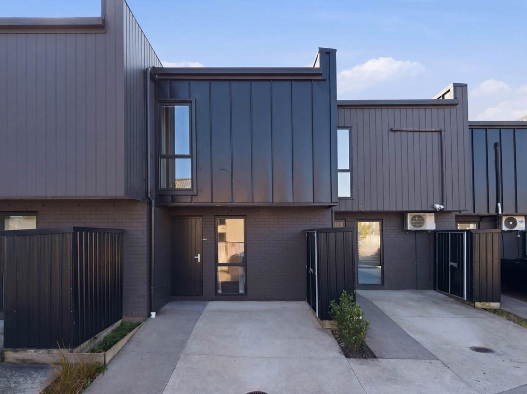 642B Massey Road, Mangere, Auckland - Carousel 1