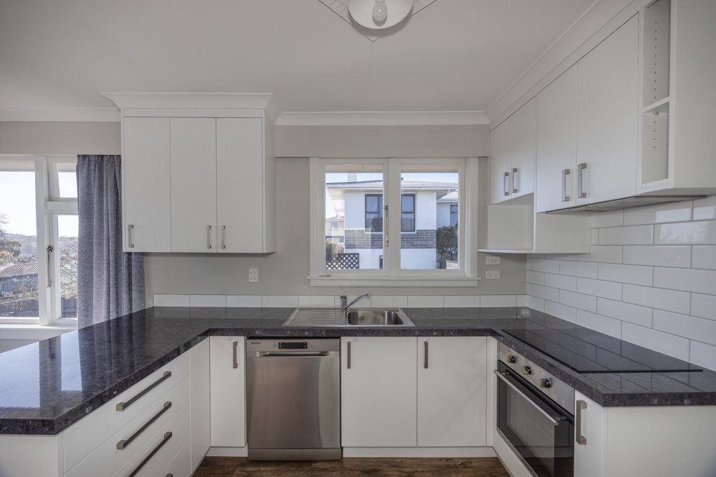 20 Arrow Crescent, Holmes Hill, Oamaru - Carousel 2