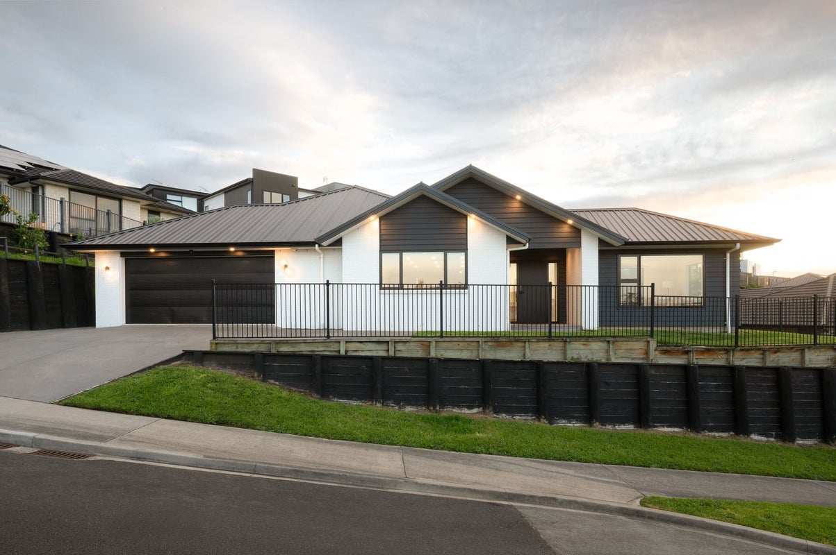 24 Drower Glen, Flagstaff, Hamilton - Carousel 1