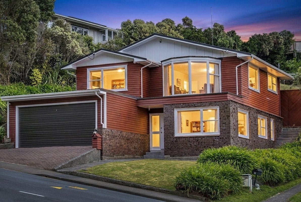 98 Severn Street, Island Bay, Wellington - Carousel 1