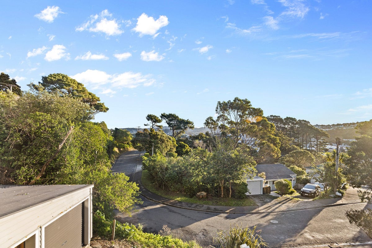 8 Totara Road, Miramar, Wellington - Carousel 1