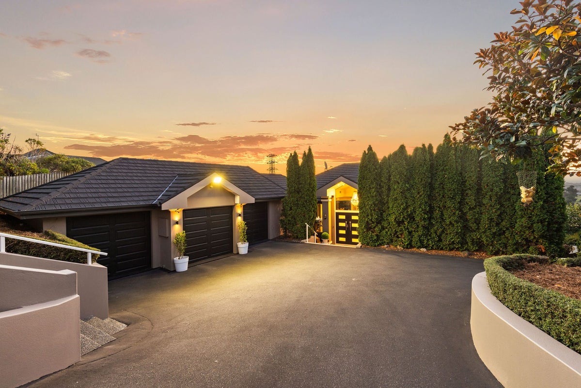 16 Highcrest Heights, Westmorland, Christchurch - Carousel 1