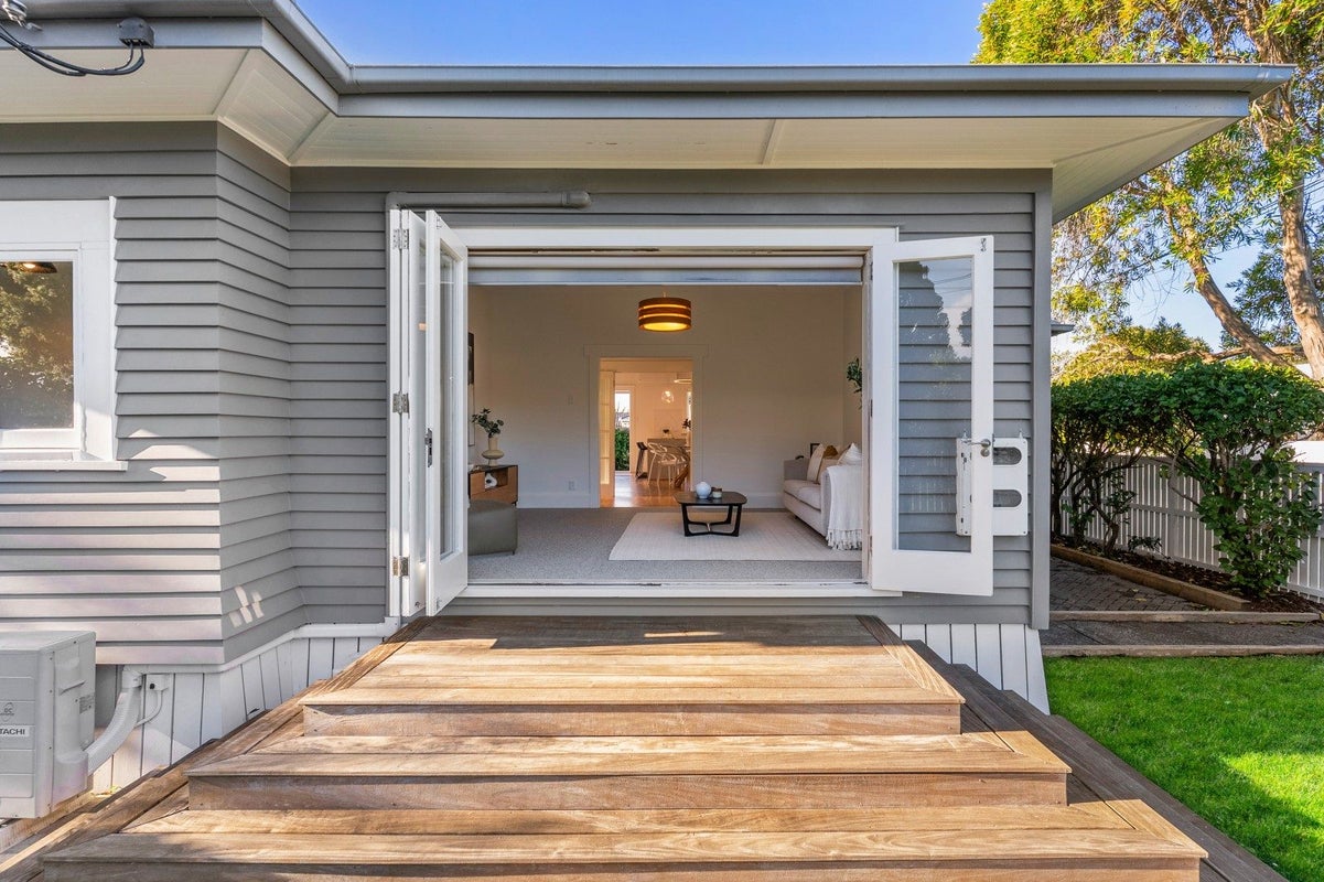 85 Kiwi Road, Point Chevalier, Auckland - Carousel 1
