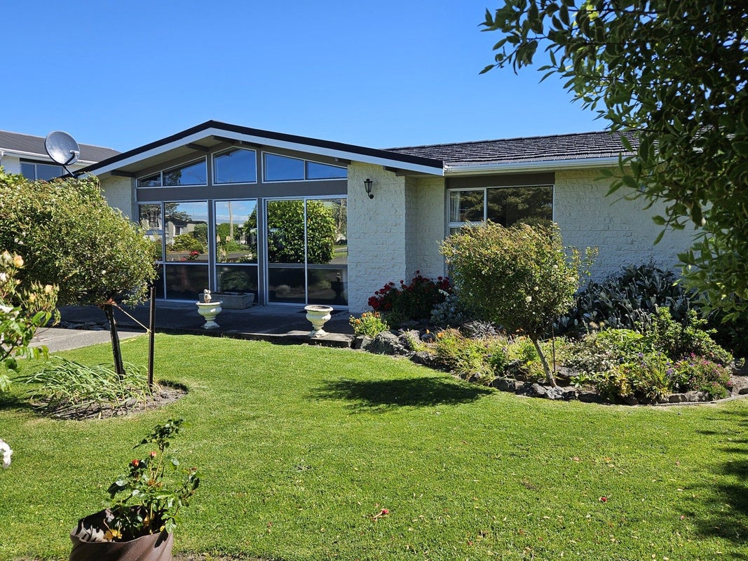 21 Centennial Avenue, Balclutha - Carousel 2