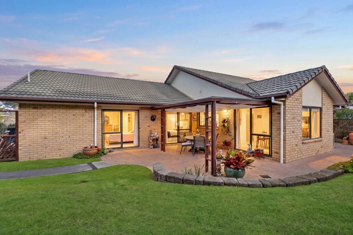 13 Kate Sheppard Avenue, Torbay, Auckland - Carousel 2