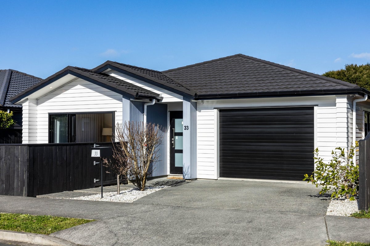 33 Makete Crescent, Hobsonville, Auckland - Carousel 1