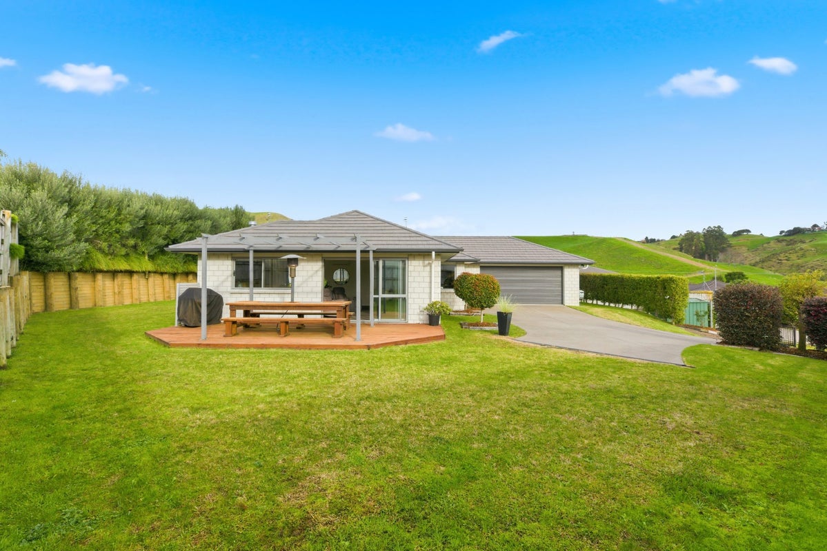 119 Ballintoy Park Drive, Welcome Bay, Tauranga - Carousel 2
