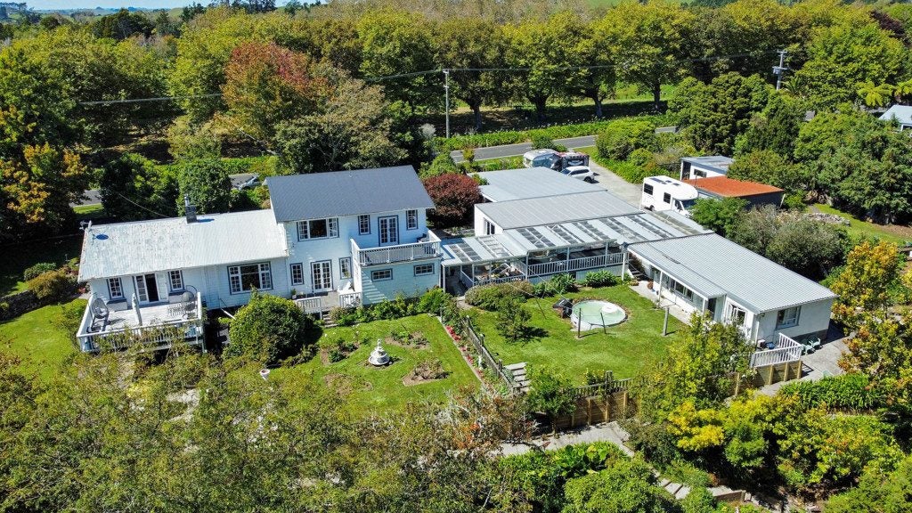 1324 Egmont Road, Egmont Village, Inglewood - Carousel 1