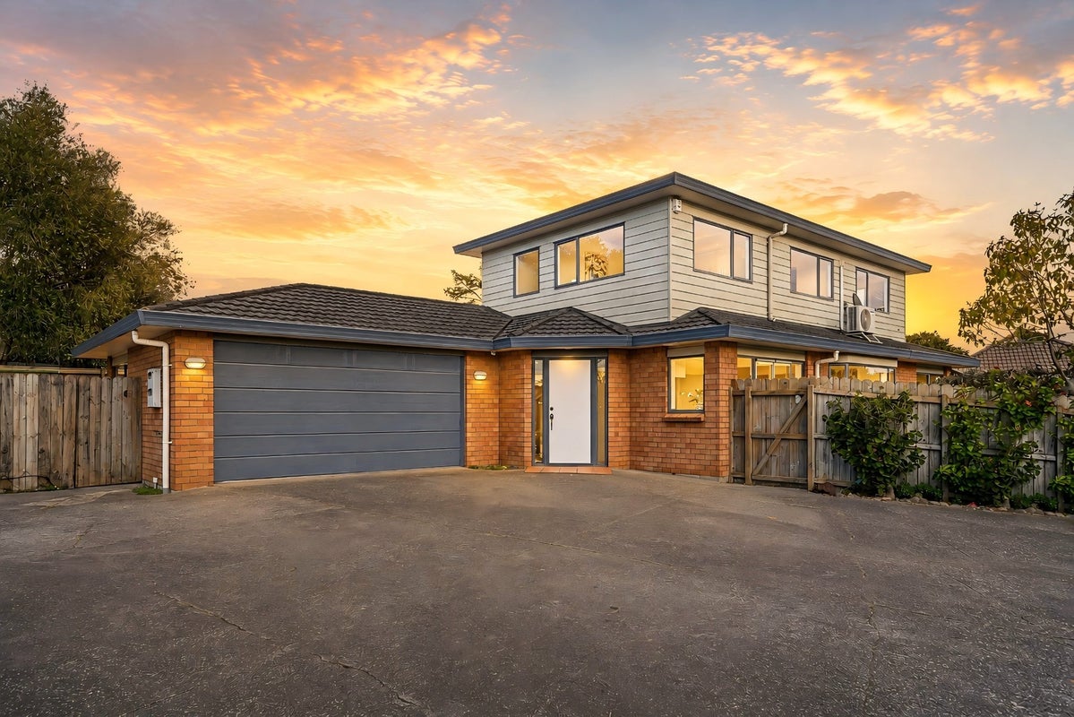 2/12 Solana Court, Botany Downs, Auckland - Carousel 2