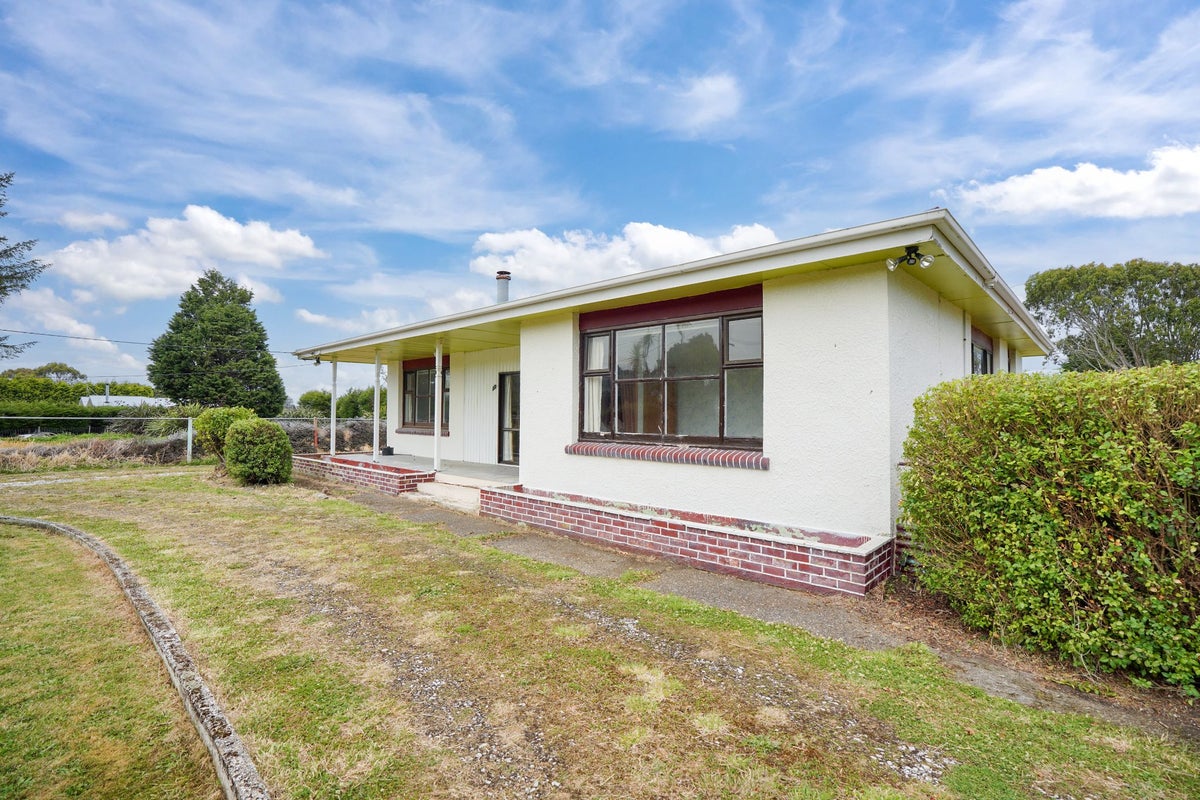 31 Watt Road, Otatara - Carousel 1