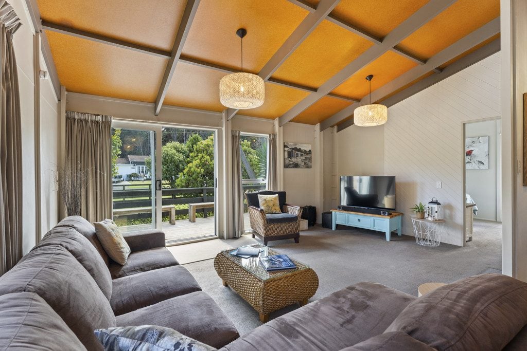 6 Cousins Avenue West, Foxton Beach, Foxton - Carousel 2