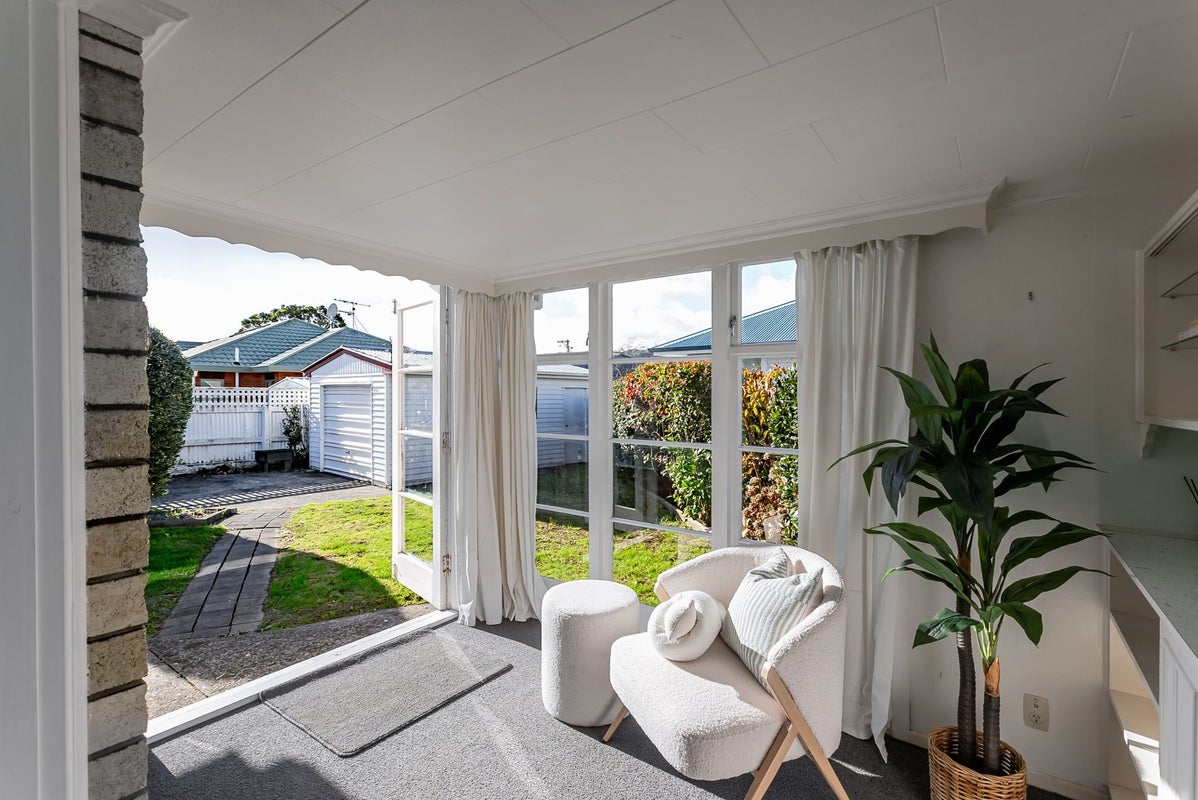 2/7 Frederick Street, Avalon, Lower Hutt - Carousel 1