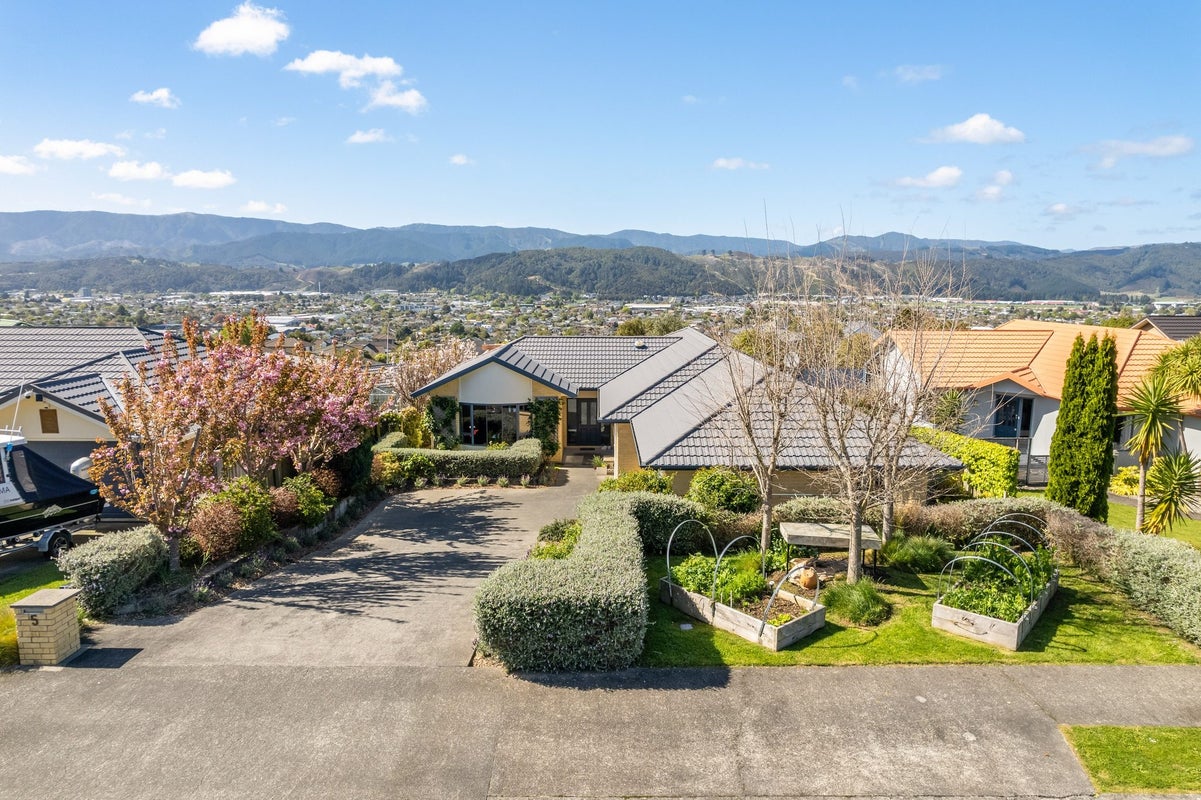 5 Ormrod Grove, Riverstone Terraces, Upper Hutt - Carousel 1