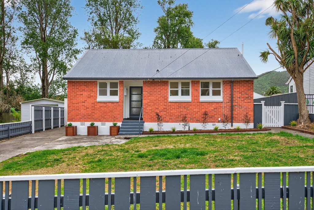 27 Prouse Crescent, Naenae, Lower Hutt - Carousel 2
