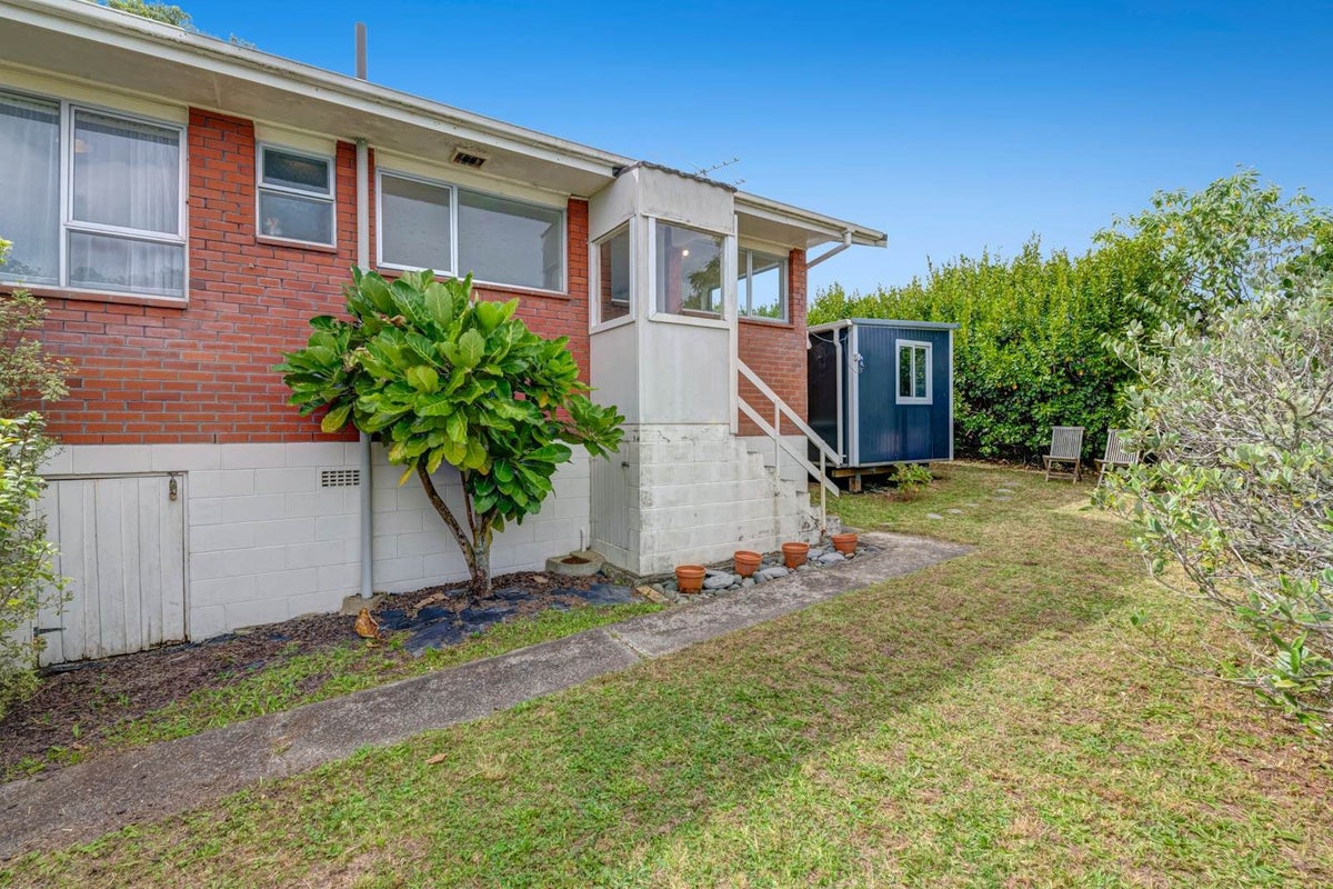 18B Brian Crescent, Stanmore Bay, Whangaparaoa - Carousel 1