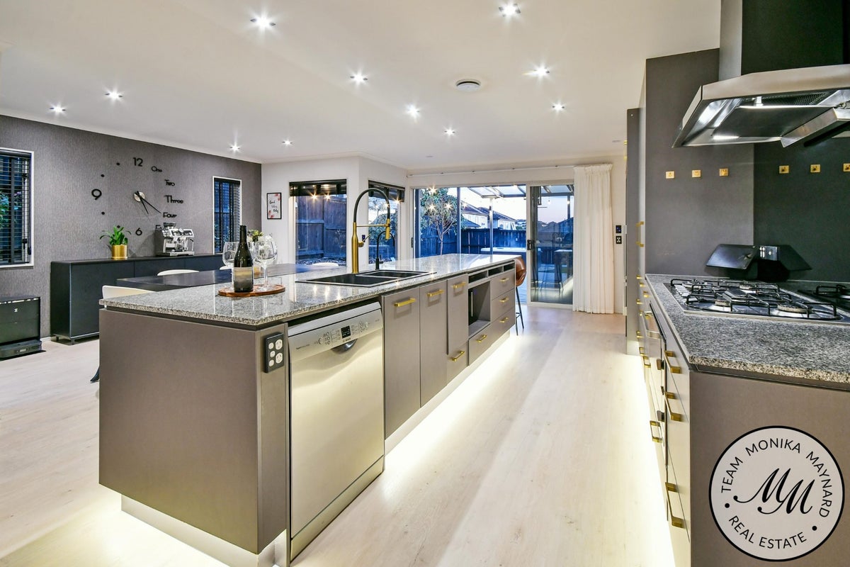 9 Muirlea Drive, Flat Bush, Auckland - Carousel 2