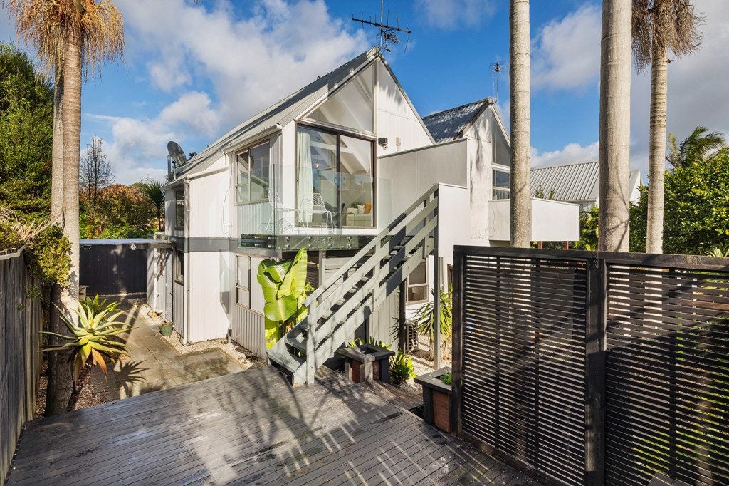 4/8 Springleigh Avenue, Mount Albert, Auckland - Carousel 1