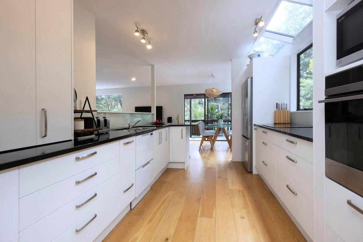 156 Laingholm Drive, Laingholm, Auckland - Carousel 2
