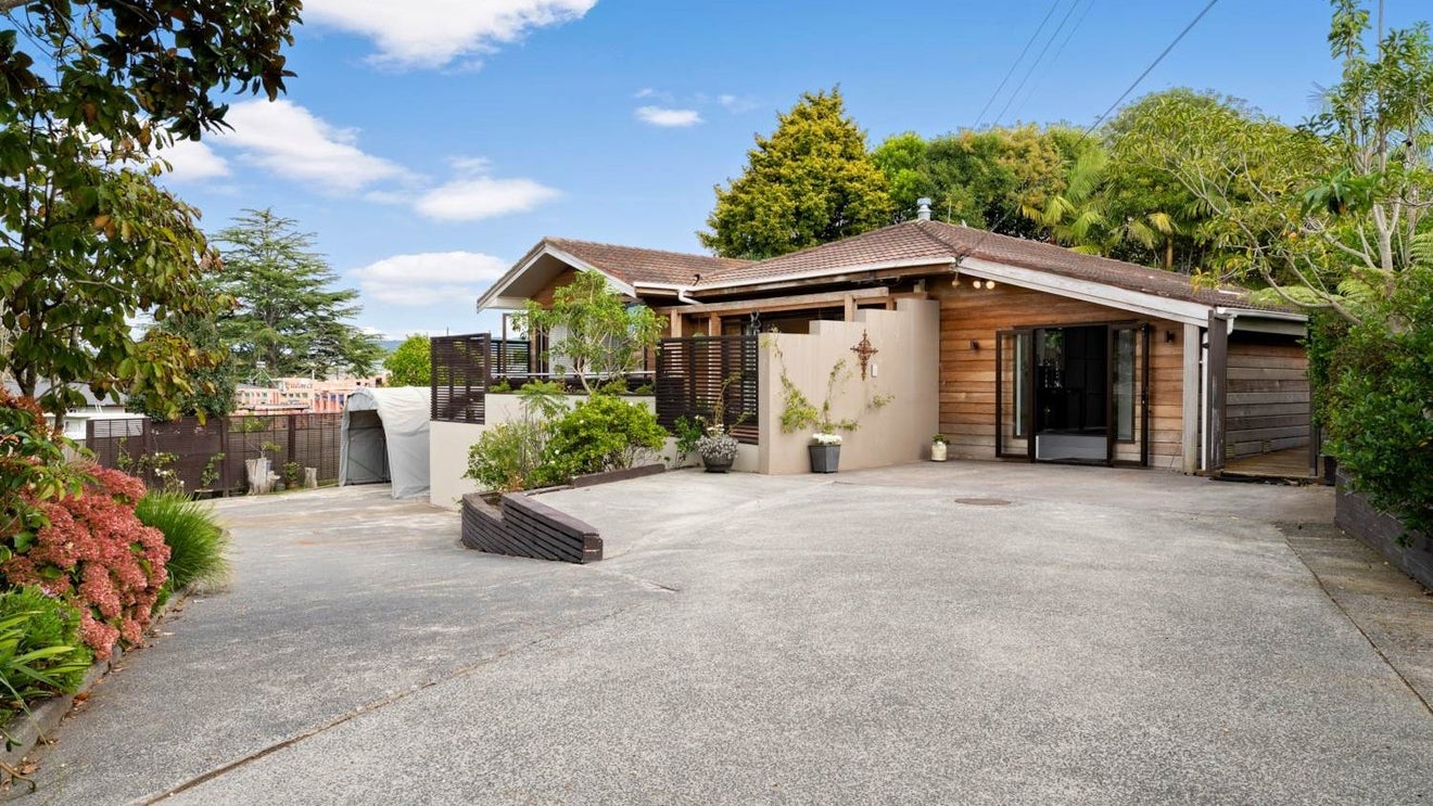 89A View Road, Henderson, Auckland - Carousel 1