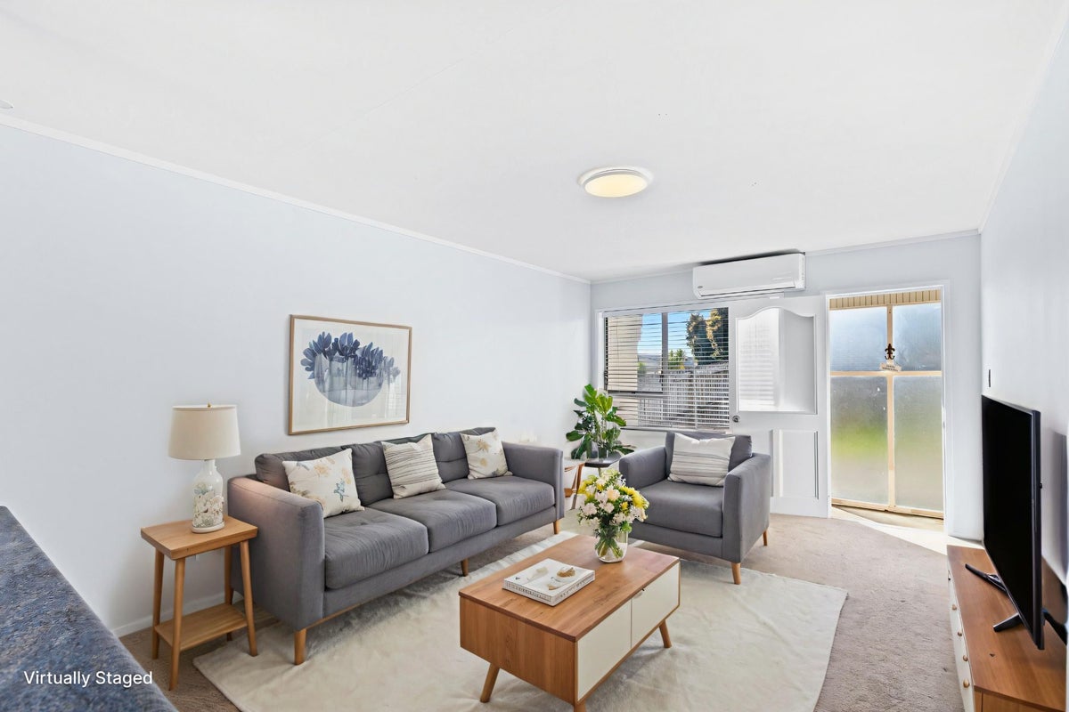 1/2 Simon Ellice Drive, Bayview, Auckland - Carousel 2