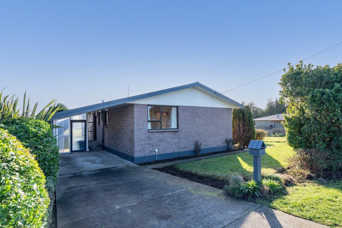 32 Enniskillen Street, Clifton, Invercargill - Carousel 1