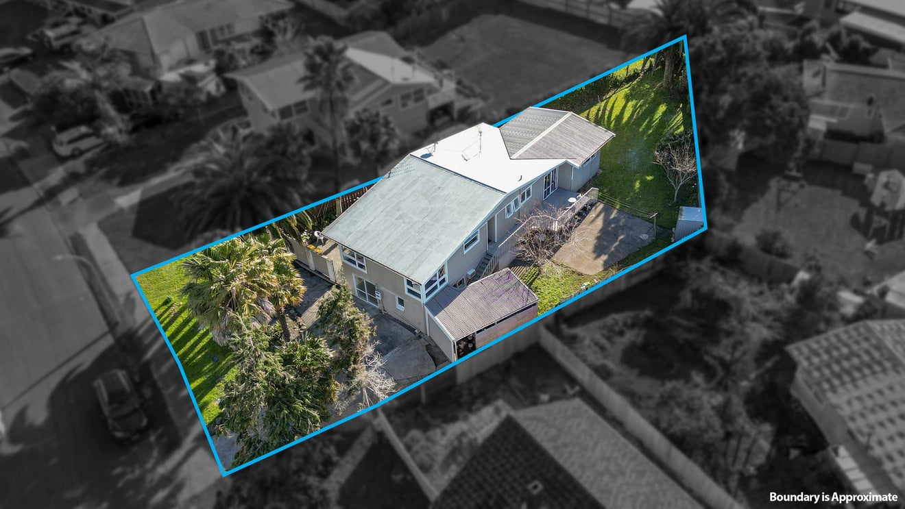 10 La Trobe Street, Pakuranga Heights, Auckland - Carousel 1