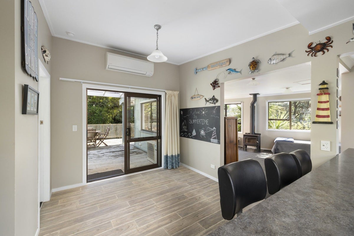 11 Guthrie Crescent, Castlepoint, Masterton, Wellington - Carousel 2