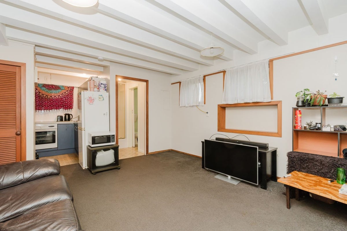 20 Helena Road, Hillcrest, Hamilton - Carousel 2