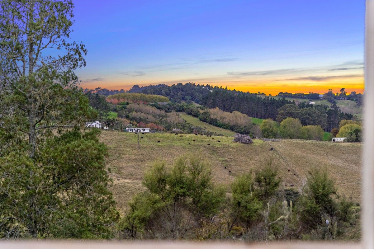 211 Whitehills Road, Silverdale - Carousel 2