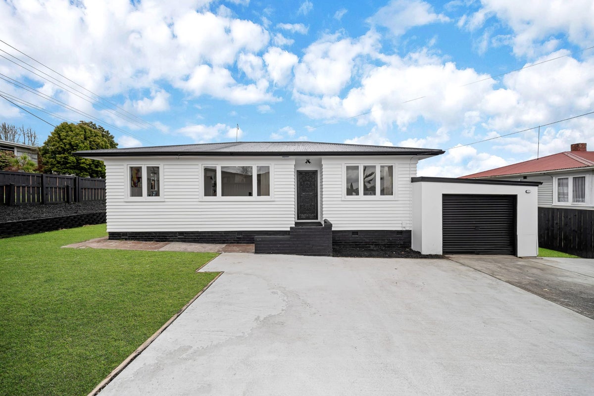 316 Great North Road, Henderson, Waitakere City, Auckland - Carousel 1